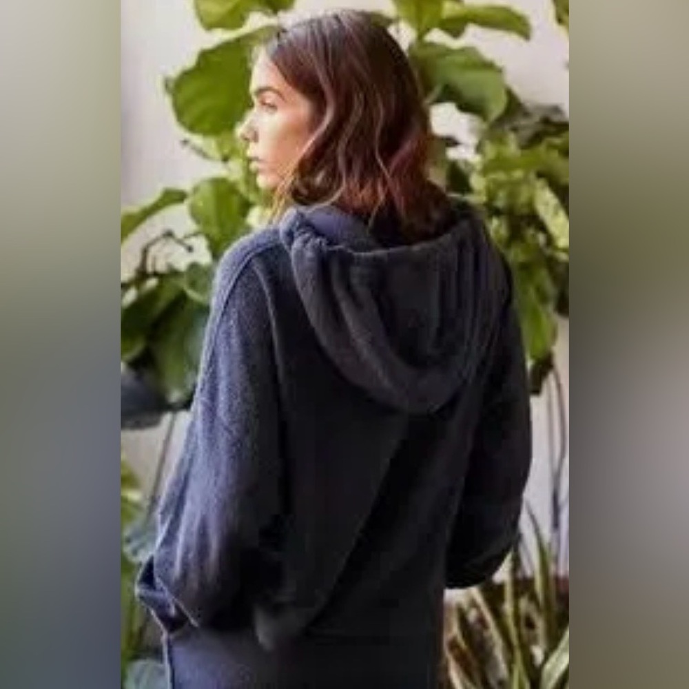 FREE PEOPLE MOVEMENT Navy Blue
Radiant Terry Hoodie & Pant Twin Set - Picture 4 of 16